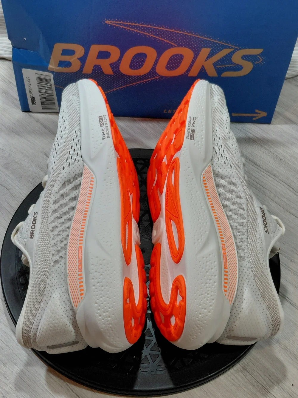 NEW Brooks Mens Adrenaline GTS 24 Running Shoes Coconut/Portabella Orange M11.5